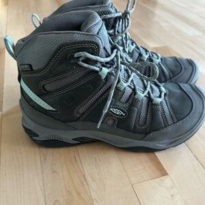 Keen Womens Hiking Boots
